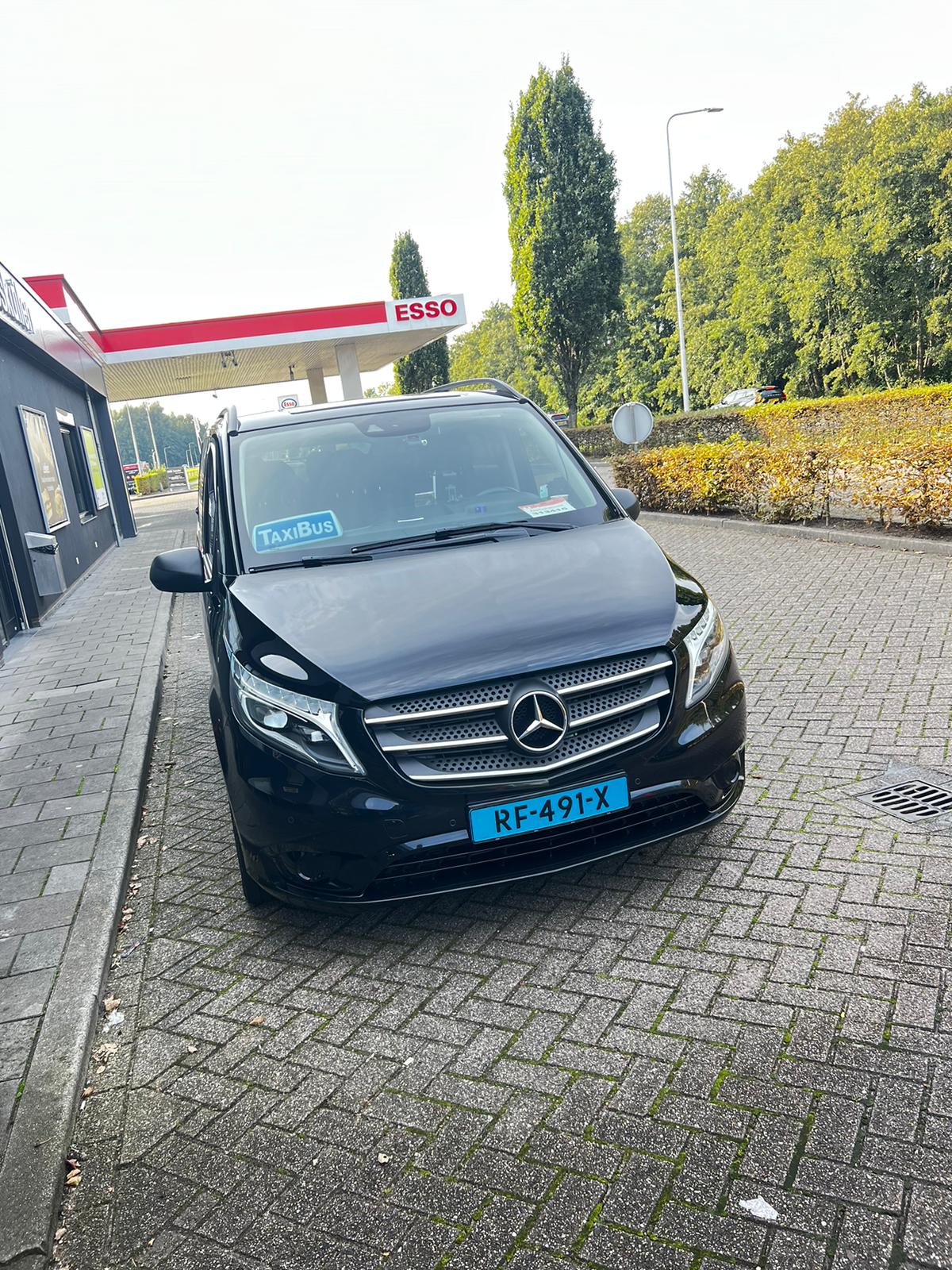 Taxibusjebestellen.nl - Groepsvervoer Utrecht: samen uit én thuis met onze gezellige taxibus ✓Taxibusjebestellen voor de laagste prijs! ✓Grote groep vervoeren?